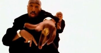 Dieser Song kostete Tupac sein Leben Screenshot aus dem Musikvideo zu "Hit Em Up" von Tupac