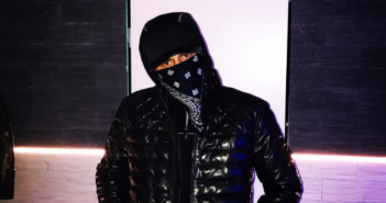 Anzeichen auf schwere Krankheit? AK Ausserkontrolle darf legal Gras rauchen! AK Ausserkontrolle ganz in schwarz mit Bandana und Kappe
