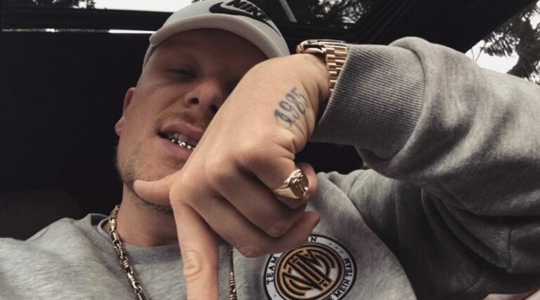 Bonez MC und sein Body &quot;Bitte mein Sixpack liken&quot; • hiphopholic.de