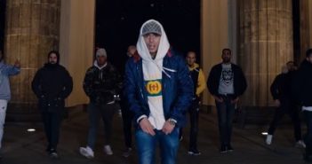 Capital Bra: Wieviel verdient er und Wie groß ist sein Vermögen? Capital Bra Berlin Lebt Teaser Screenshot